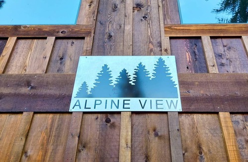 Mazama Cabin | Alpine View Cabin - duplex unit B w/queen bedroom
