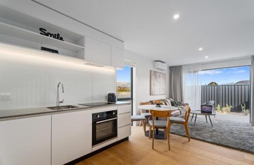 Albert Town House | Alpine Views From Modern Townhouse - Close To Wanaka