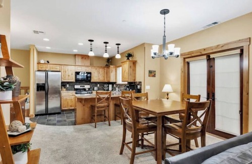 Kellogg Apartment | Alpine Village Suite w/Garage and Sauna