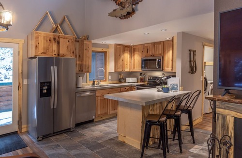 Packwood House | Alpinwald "Alpine Forest"- Hot tub, BBQ, outdoor entertainment area, fire pit