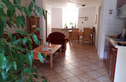 Erbes-Budesheim Apartment | Alte Backstube - Ferienwohnung & Appartement