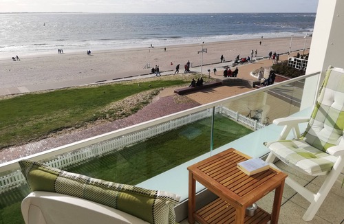 Norderney Apartment | Alte Teestube - Central city location right by the sea with sauna and pool