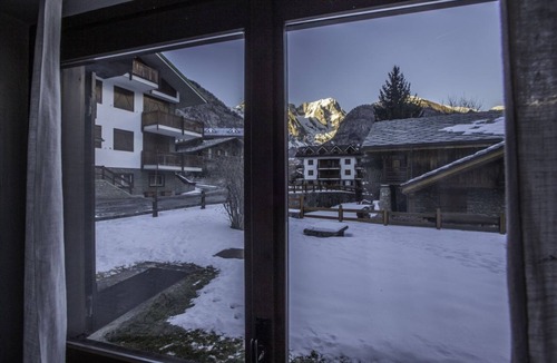 Dolonne Apartment | ALTIDO Family Apt for 6, near Ski Lifts, in Courmayeur
