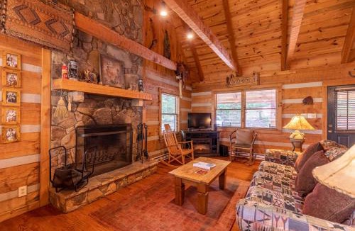 Seven Devils House | Altitude Adjustment - Seven Devils cabin with Hot Tub Pet Friendly Fireplace