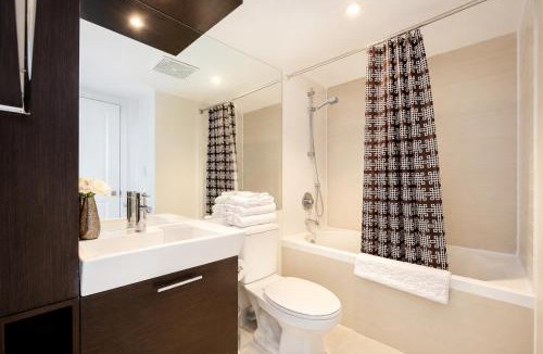 Bay Street Corridor Apartment | Altitude Suites on Yonge - Downtown Toronto Short Walk to SickKids, TMU & Eaton Centre