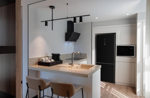 Uskudar Hotel | Altunizade Suites Istanbul, Curio Collection by Hilton