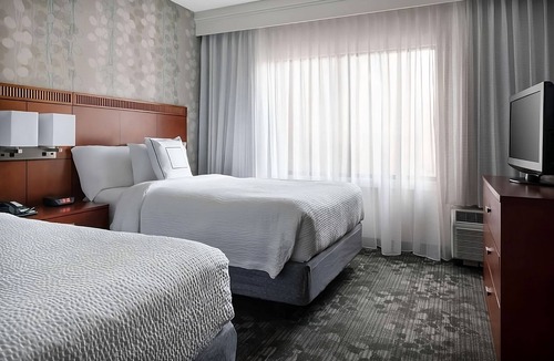 Indianapolis Hotel | Always a Great Idea To Unwind! Pets Allowed, Near Bumblebee Ruins