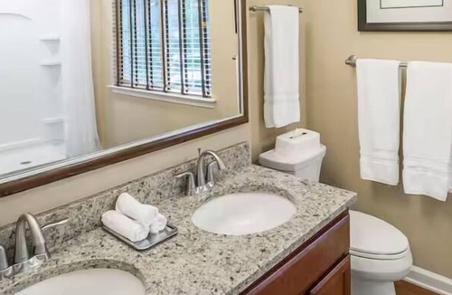 Berkeley Hotel | Always a Great Idea To Unwind! 2 Amazing Suites w/Kitchen and Living Room