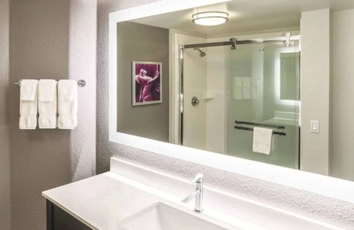 Woodlands Village House | Always a Great Idea To Unwind! 3 Family-Friendly Units, Pool, Free Breakfast