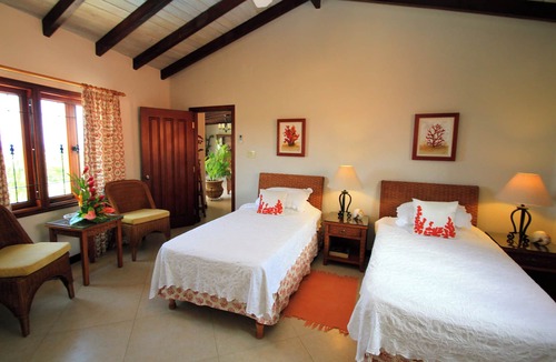 Maynards Hotel | Always a Great Idea To Unwind! Near Heywood Beach! Outdoor Pools, Parking!