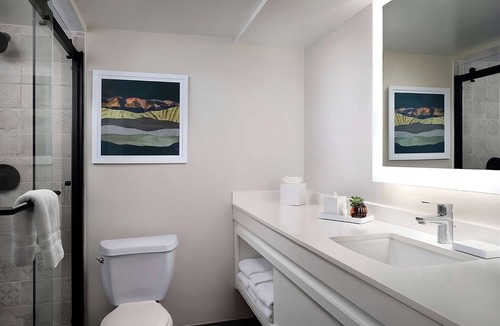 Irvine Business Complex Hotel | Always a Great Idea To Unwind! Near Marconi Automotive Museum, with Indoor Pool