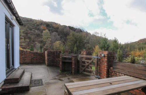 Mold House | Alyn View