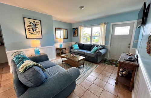 Treasure Cay Apartment | Aly’s Hideaway: Exceptional Value - 2BR Green Turtle Cay Home with Dock Slip