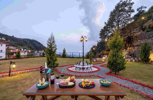 Kempty Range Villa | amã Stays & Trails Barefoot Bungalow, Dhanaulti