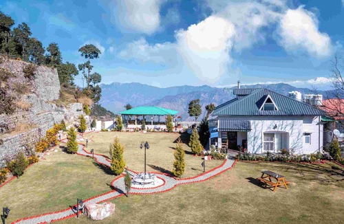 Kempty Range Villa | amã Stays & Trails Barefoot Bungalow, Dhanaulti