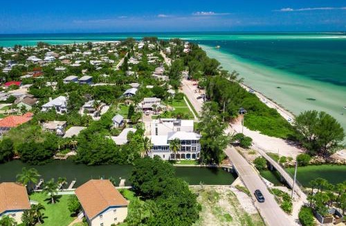 Anna Maria House | AM I Dreaming