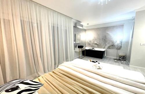 Timisoara Apartment | AM Piano & Bathtub Studio