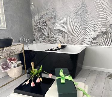Timisoara Apartment | AM Piano & Bathtub Studio