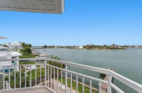 Treasure Island House | Amadeus 9