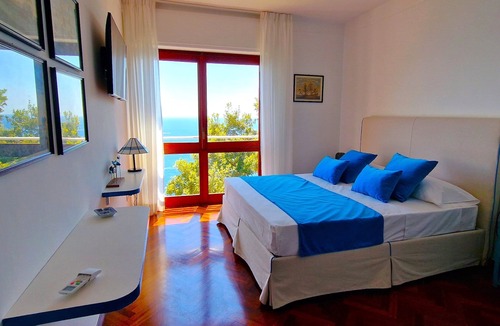 Pogerola Villa | Amalfi Detached Seafront Villa 🏡 Solarium ☀️ Terrace/BBQ ❤️ Walk to Beach 🏖️