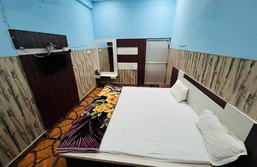 Varanasi Hotel | Aman Hotel