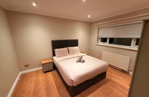 Marlborough Apartment | Amanah Properties - Modern 2-Bedroom Home in Harrow for 6 Guests with Free Parking