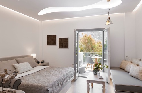 Kamari House | Amara Suites Santorini