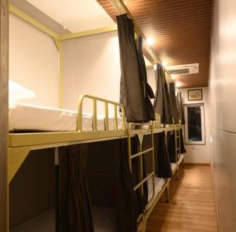 Mahmoorganj Hotel | Amara Super Deluxe Dormitory