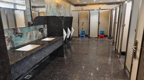 Mahmoorganj Hotel | Amara Super Deluxe Dormitory