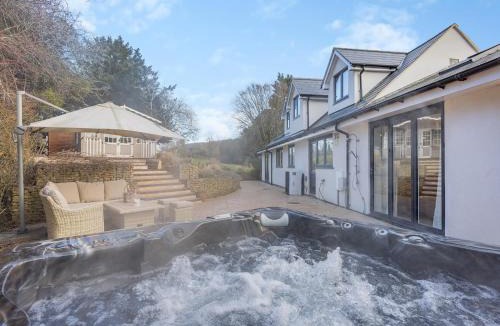 Brimpsfield House | Amaranth