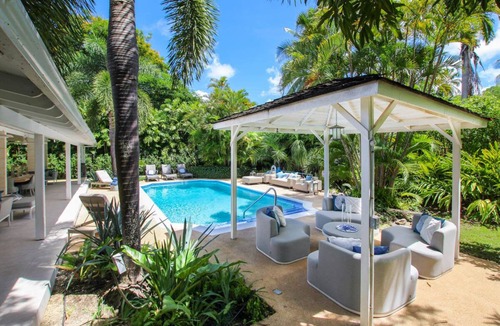 Mullins House | Amazing 3-bed Villa 5 mins from Beach - Palm Grove 1