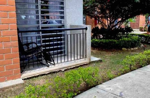 Cali Condo | Amazing 3Bed/2Bath Condo w/AC & pool in Cali South