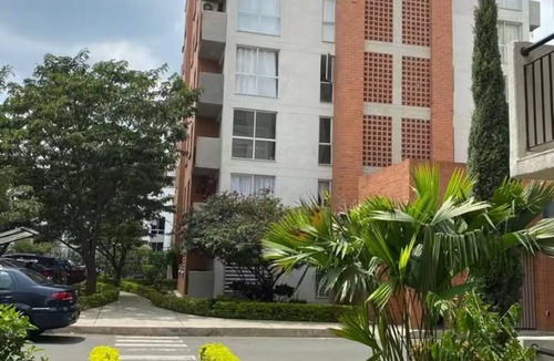 Cali Condo | Amazing 3Bed/2Bath Condo w/AC & pool in Cali South