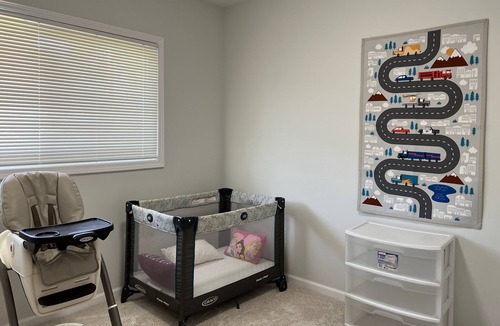 Romeoville House | 🦋 Amazing 3BR Condo, King Bed With Free Parking 🦋