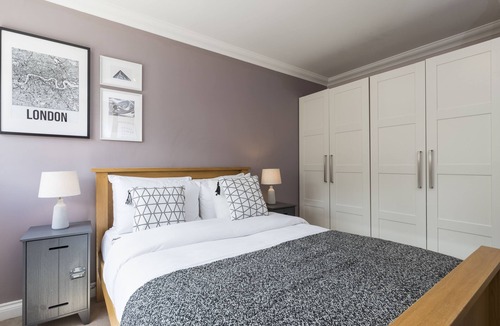 Kilburn House | Amazing 4 Bed House w/Parking 2min walk to Station
