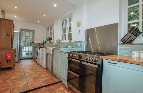 Mount Cabin | Amazing 4bedroom dog/family friendly lodge with hottub/fire bowl in Cornish wood