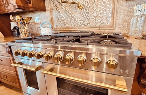 Eola House | Amazing 6-bedroom mansion, Naperville-Aurora, Bridgerton Inspired.