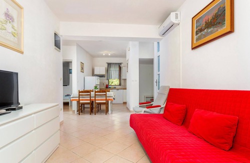 Krk Apartment | Amazing apartment in Pinezici with WiFi