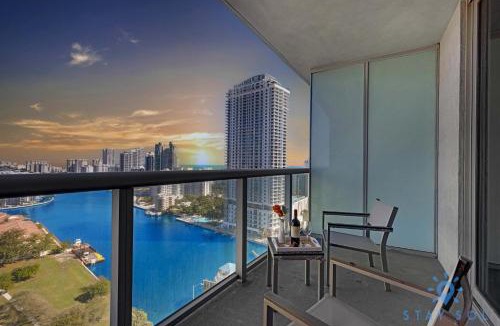 Hallandale Beach Hotel | Amazing Balcony Near Beach