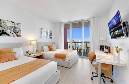 Hallandale Beach Hotel | Amazing Balcony Near Beach