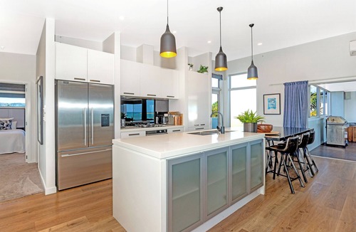 Gisborne House | Amazing Beach Views and Location