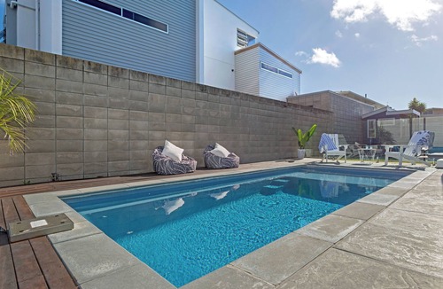 Gisborne House | Amazing Beach Views and Location