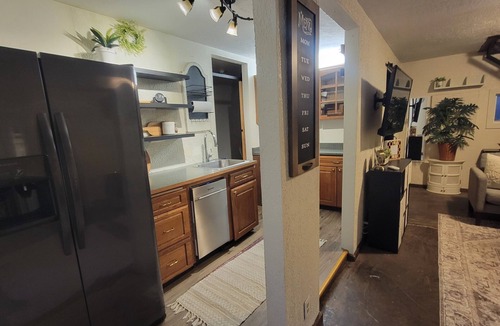 Castle Rock House | Amazing Beach & Waterfront in 2-bedroom Cottage on Toutle River Castle Rock Wa