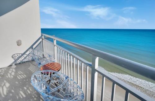 Downtown Myrtle Beach House | Amazing Beachfront Condo with Nice Hot tub & Pools