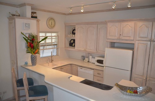 Saint Lawrence Condo | Amazing Beachfront Condo With Pool On Tranquil Worthing Beach - Leith Court #12
