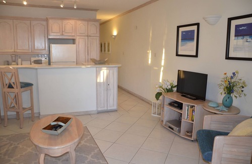Saint Lawrence Condo | Amazing Beachfront Condo With Pool On Tranquil Worthing Beach - Leith Court #12