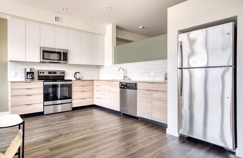 Southwest Berkeley Apartment | Amazing Berkeley 1BR w/Gym, W/D & Roof, near Highways, by Blueground