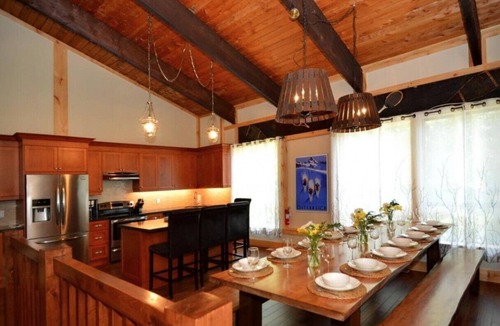 The Blue Mountains House | Amazing Blue Mountain Chalet with Hot Tub,9 Bedrooms, Sleeps 20,Pet Friendly.