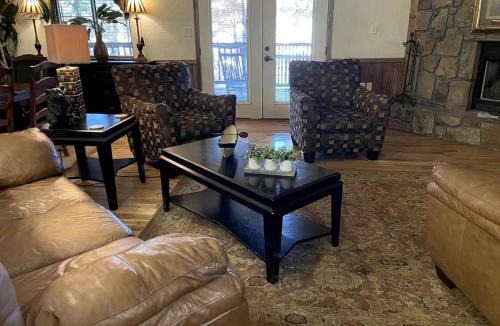 Mount Ida House | Amazing Cabin with Fireplace, Barbecue and Tennis Court in Mount Ida, Arkansas