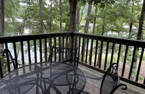Mount Ida House | Amazing Cabin with Fireplace, Barbecue and Tennis Court in Mount Ida, Arkansas